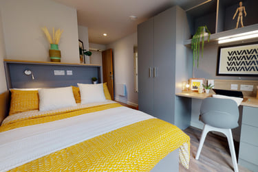 Copper En Suite at iQ Altus House, Tower House Street, City Centre, Leeds, LS28GH - Image 1