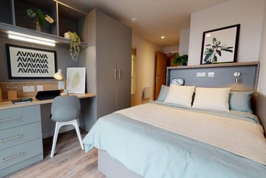 Gold En Suite Plus-2627 at iQ Altus House, Tower House Street, City Centre, Leeds, LS28GH - Image 1