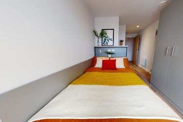 Penthouse En Suite at iQ Altus House, Tower House Street, City Centre, Leeds, LS28GH - Image 1