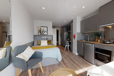 Penthouse Studio at iQ Altus House, Tower House Street, City Centre, Leeds, LS28GH - Image 1