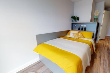 Platinum EnSuite Pls-2627 at iQ Altus House, Tower House Street, City Centre, Leeds, LS28GH - Image 1