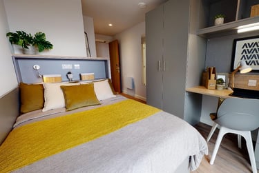 Silver En Suite-2627 at iQ Altus House, Tower House Street, City Centre, Leeds, LS28GH - Image 1