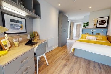 Silver En Suite Plus-2627 at iQ Altus House, Tower House Street, City Centre, Leeds, LS28GH - Image 1