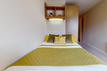 Bronze En Suite - Image 1