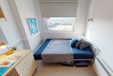 Bronze En Suite Plus at iQ Marsden House, 1-3 Burley Road, City Centre, Leeds, LS31JZ - Image 1