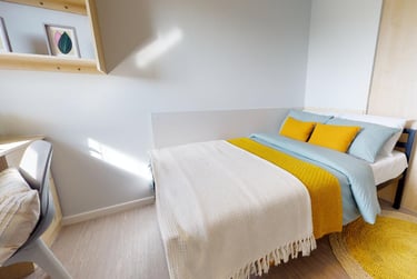 Bronze En Suite at iQ Opal Court, 60 Lancaster Road, City Centre, Leicester, LE17HA - Image 1