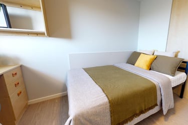 Gold En Suite at iQ Opal Court, 60 Lancaster Road, City Centre, Leicester, LE17HA - Image 1