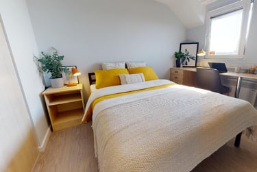 Gold En Suite Plus at iQ Opal Court, 60 Lancaster Road, City Centre, Leicester, LE17HA - Image 1