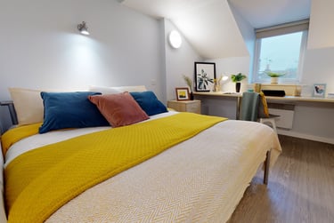Gold En Suite at iQ Hayes Wharf, Holmes Road, City Centre, Lincoln, LN11RF - Image 1