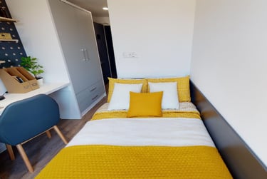 Bronze En Suite at iQ Bloomsbury, 200 Euston Road, Bloomsbury, London, NW12DA - Image 1