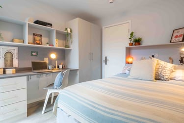 Bronze 2 Bed Apt Premium - Image 1