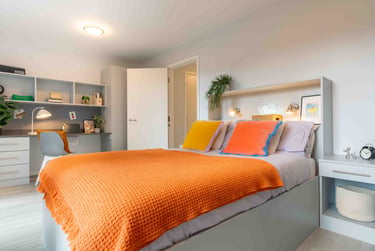 Silver 1 Bed Apt Plus - Image 1