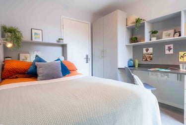 Silver 2 Bed Apt Premium - Image 1