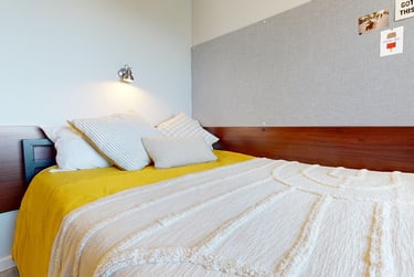 Copper En Suite at iQ Highbury, 201 Isledon Road, Finsbury Park, London, N77JR - Image 1