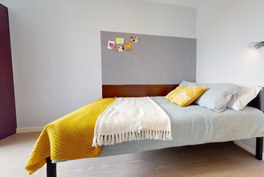 Gold En Suite at iQ Highbury, 201 Isledon Road, Finsbury Park, London, N77JR - Image 1