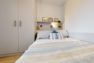 Gold Studio at iQ Highbury, 201 Isledon Road, Finsbury Park, London, N77JR - Image 1
