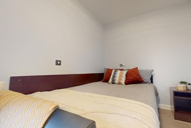 Platinum En Suite at iQ Highbury, 201 Isledon Road, Finsbury Park, London, N77JR - Image 1