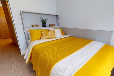 Gold En Suite Plus - Image 1