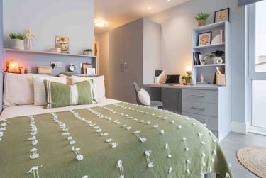 Silver En Suite at iQ Magenta House, Whitechapel Road, Spitalfields, London, E11DQ - Image 1