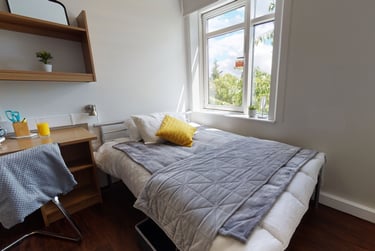 Silver En Suite - Image 1