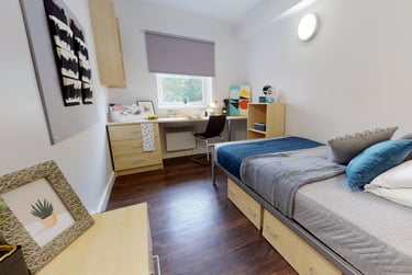Silver En Suite at iQ Wilmslow Park, 211 Hathersage Road, Fallowfield, Manchester, M130JQ - Image 1