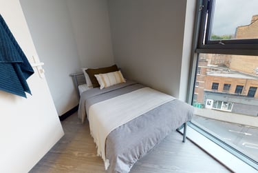 Bronze En Suite at iQ Exchange, 143 Lower Parliament Street, City Centre, Nottingham, NG11EE - Image 1