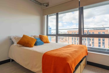 Gold En Suite at iQ Exchange, 143 Lower Parliament Street, City Centre, Nottingham, NG11EE - Image 1