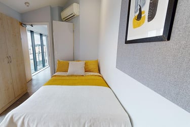 Penthouse En Suite at iQ Exchange, 143 Lower Parliament Street, City Centre, Nottingham, NG11EE - Image 1