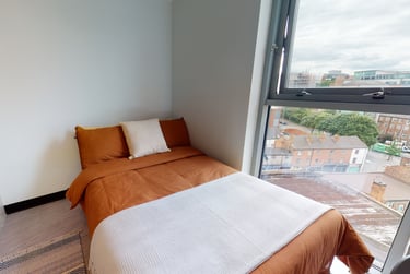Silver En Suite at iQ Exchange, 143 Lower Parliament Street, City Centre, Nottingham, NG11EE - Image 1