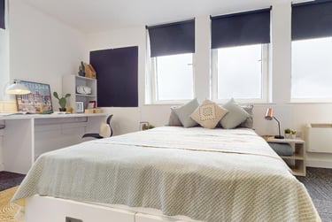 Gold Studio Premium at iQ Newland House, 49 Mount St, Lenton, Nottingham, NG16HE - Image 1
