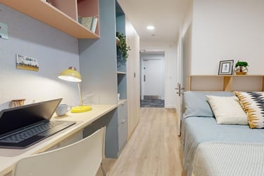 Gold En Suite at iQ Signal Place, 10 Traffic Street, City Centre, Nottingham, NG21NE - Image 1