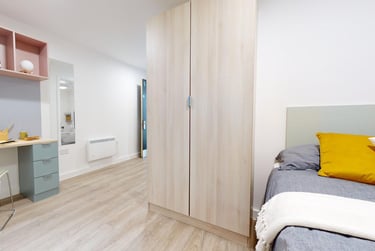 Silver En Suite Premium at iQ Signal Place, 10 Traffic Street, City Centre, Nottingham, NG21NE - Image 1