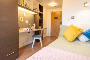 Bronze En Suite at iQ Astor House, 163 Notte Street, City Centre, Plymouth, PL12AQ - Image 1