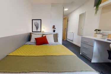 Bronze En Suite at iQ Century Square, Radford Street, City Centre, Sheffield, S37AS - Image 1