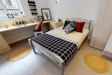 Silver En Suite at iQ Fenton House, 51 Wellington Street, City Centre, Sheffield, S14HL - Image 1