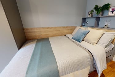 3-Bed Bronze Apartment - Image 1