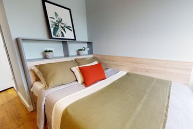 Gold En Suite Plus - Image 1