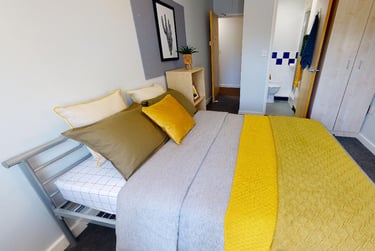 Bronze En Suite at iQ Fiveways House, North Road, City Centre, Wolverhampton, WV11HR - Image 1