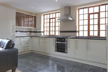 4 bed flat, Lion Works, Devonshire Green, Sheffield, S14RE - Image 2