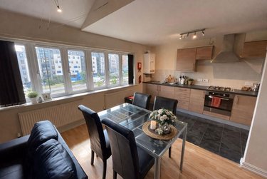 3 bed flat, Bramwell Court, Netherthorpe, Sheffield, S37PR - Image 2
