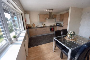 3 bed flat, Bramwell Court, Netherthorpe, Sheffield, S37PR - Image 3