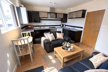 3 bed flat, Glossop Road, Broomhall, Sheffield, S102HP - Image 1