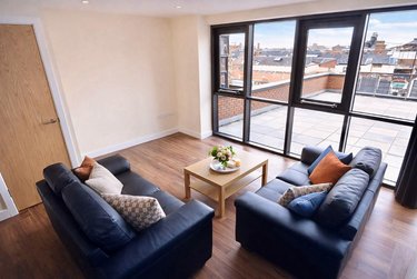 3 bed flat, 121 Fitzwilliam Street, Devonshire Green, Sheffield, S14JP - Image 1