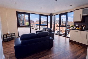 3 bed flat, 121 Fitzwilliam Street, Devonshire Green, Sheffield, S14JP - Image 2