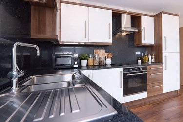 3 bed flat, 121 Fitzwilliam Street, Devonshire Green, Sheffield, S14JP - Image 2