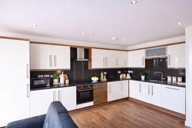 3 bed flat, 121 Fitzwilliam Street, Devonshire Green, Sheffield, S14JP - Image 3