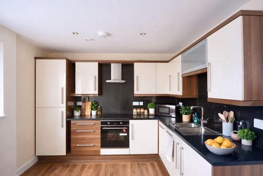 2 bed flat, 121 Fitzwilliam Street, Devonshire Green, Sheffield, S14JP - Image 2