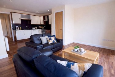 3 bed flat, 121 Fitzwilliam Street, Devonshire Green, Sheffield, S14JP - Image 1