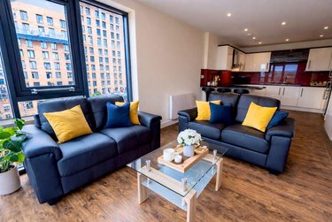 3 bed flat, Ecco, Highfield, Sheffield, S118BP - Image 1