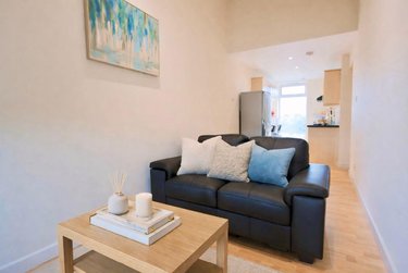 2 bed flat, Montgomery Place, Upperthorpe, Sheffield, S63BW - Image 2